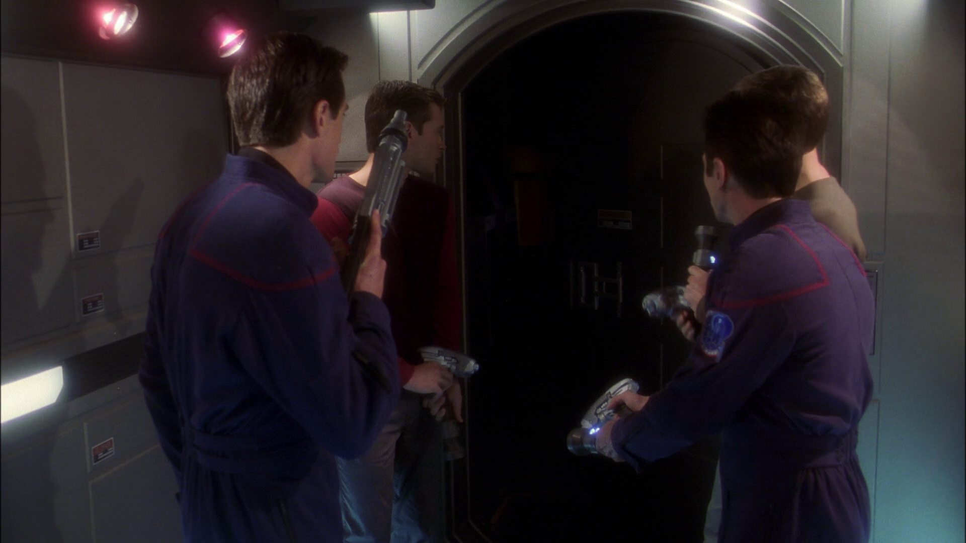 extant_StarTrek_ENT_1x22-VoxSola_1102.jpg