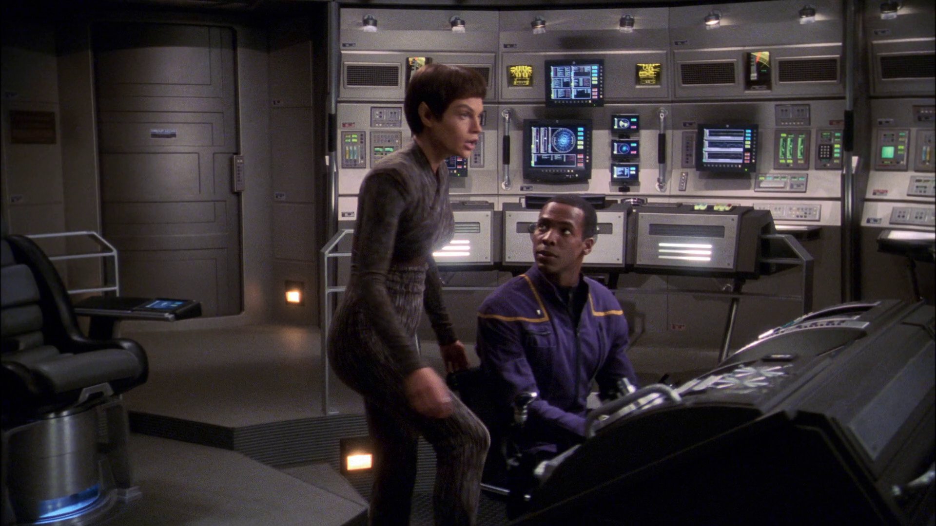 extant_StarTrek_ENT_1x22-VoxSola_1944.jpg