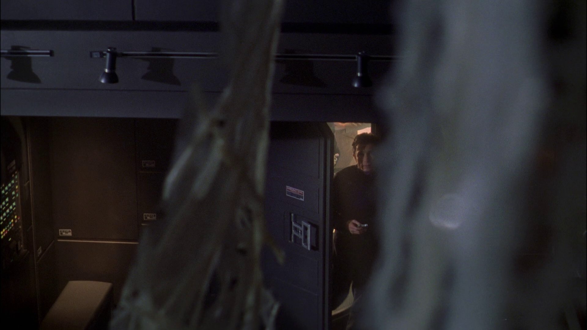 extant_StarTrek_ENT_1x22-VoxSola_3151.jpg