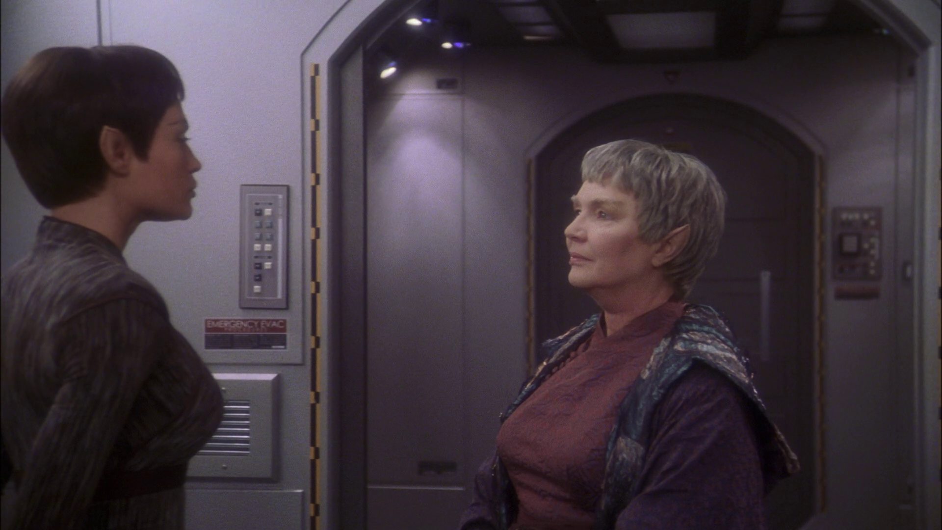 extant_StarTrek_ENT_1x23-FallenHero_0704.jpg