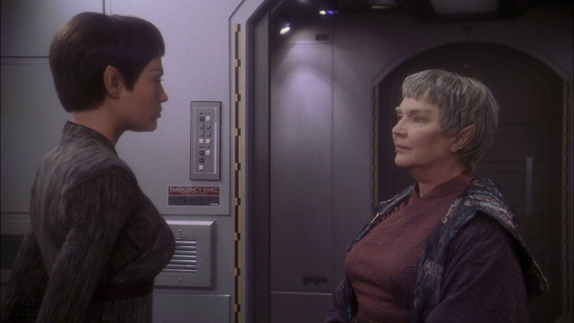 extant_StarTrek_ENT_1x23-FallenHero_0706.jpg