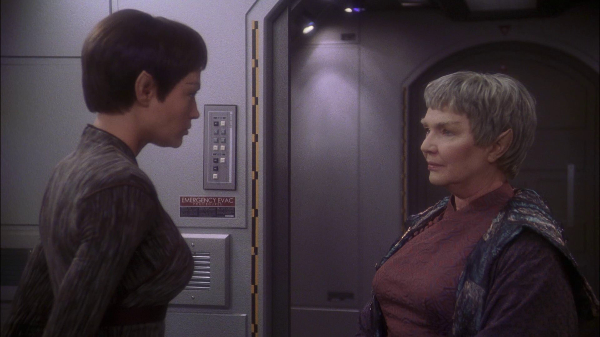 extant_StarTrek_ENT_1x23-FallenHero_0709.jpg