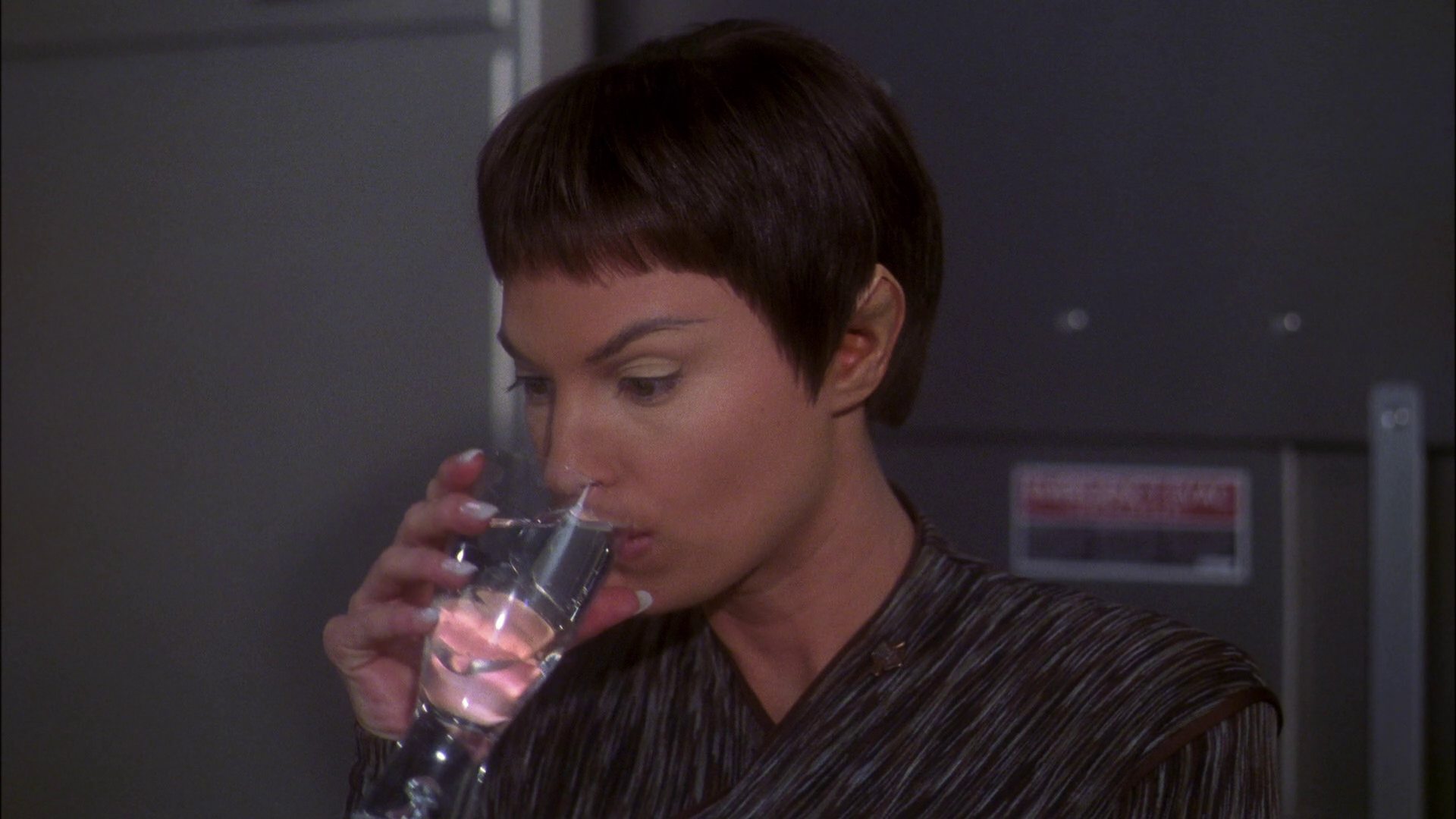 extant_StarTrek_ENT_1x23-FallenHero_0874.jpg