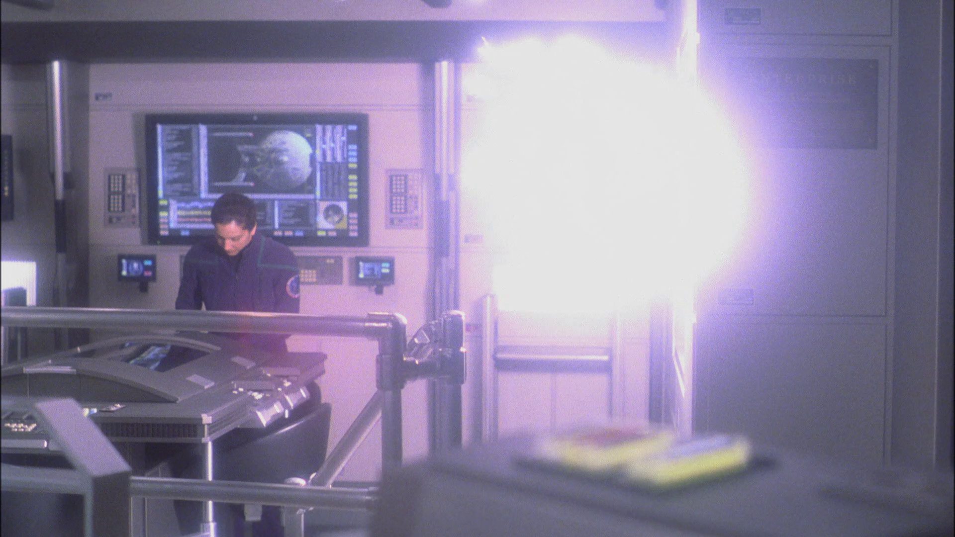 extant_StarTrek_ENT_1x23-FallenHero_2219.jpg