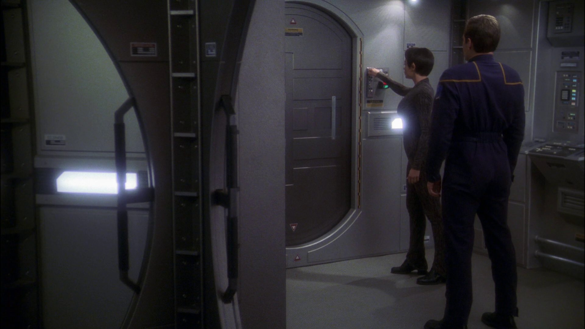 extant_StarTrek_ENT_1x23-FallenHero_3221.jpg