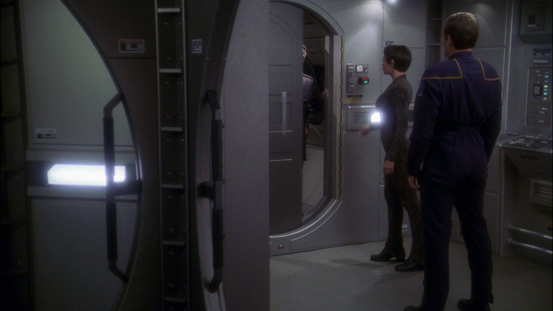 extant_StarTrek_ENT_1x23-FallenHero_3222.jpg