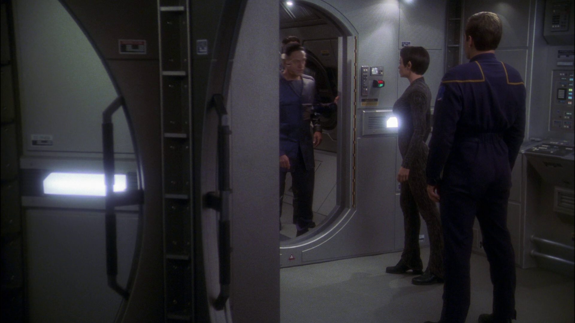 extant_StarTrek_ENT_1x23-FallenHero_3223.jpg