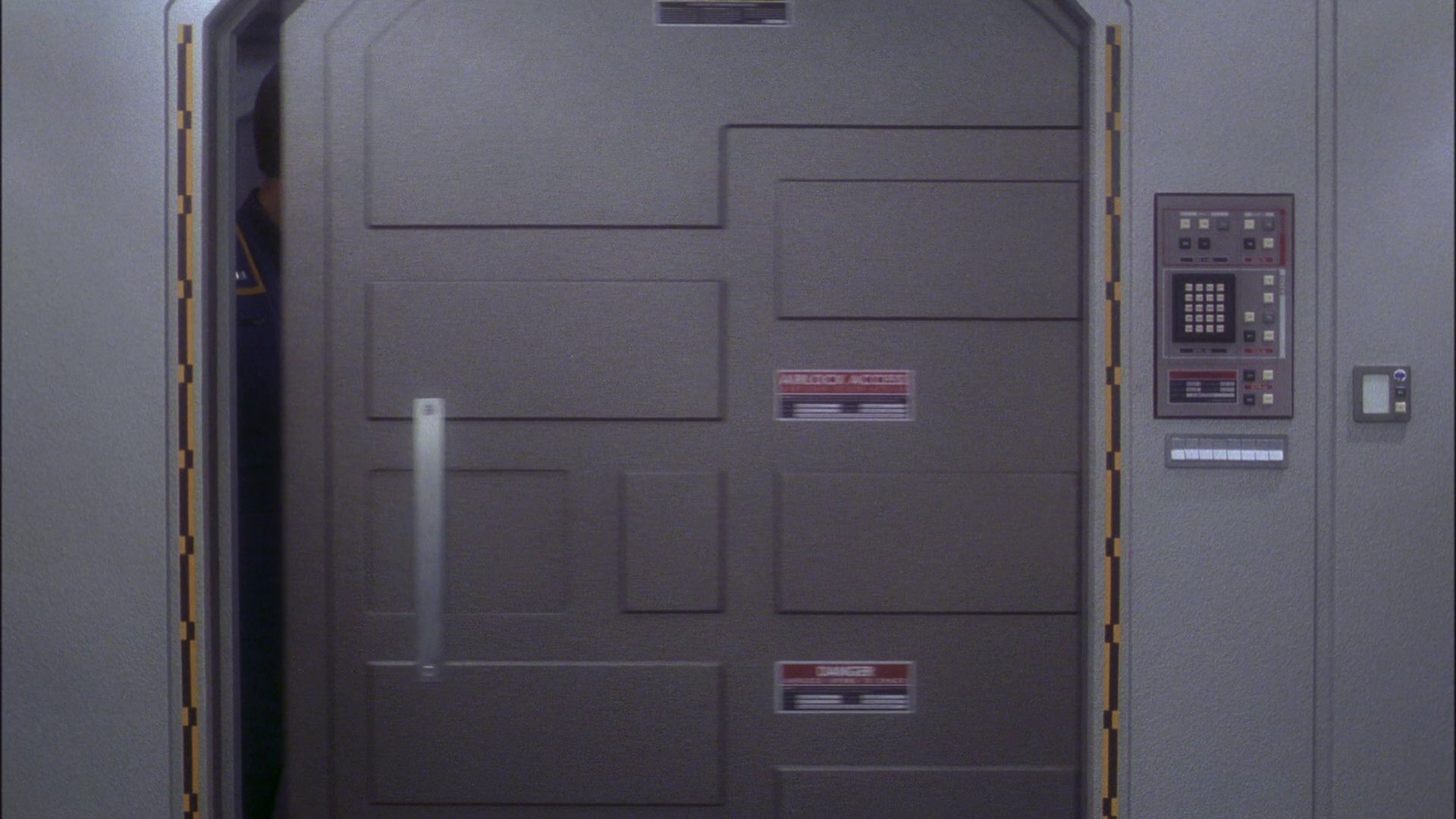 extant_StarTrek_ENT_1x23-FallenHero_3542.jpg