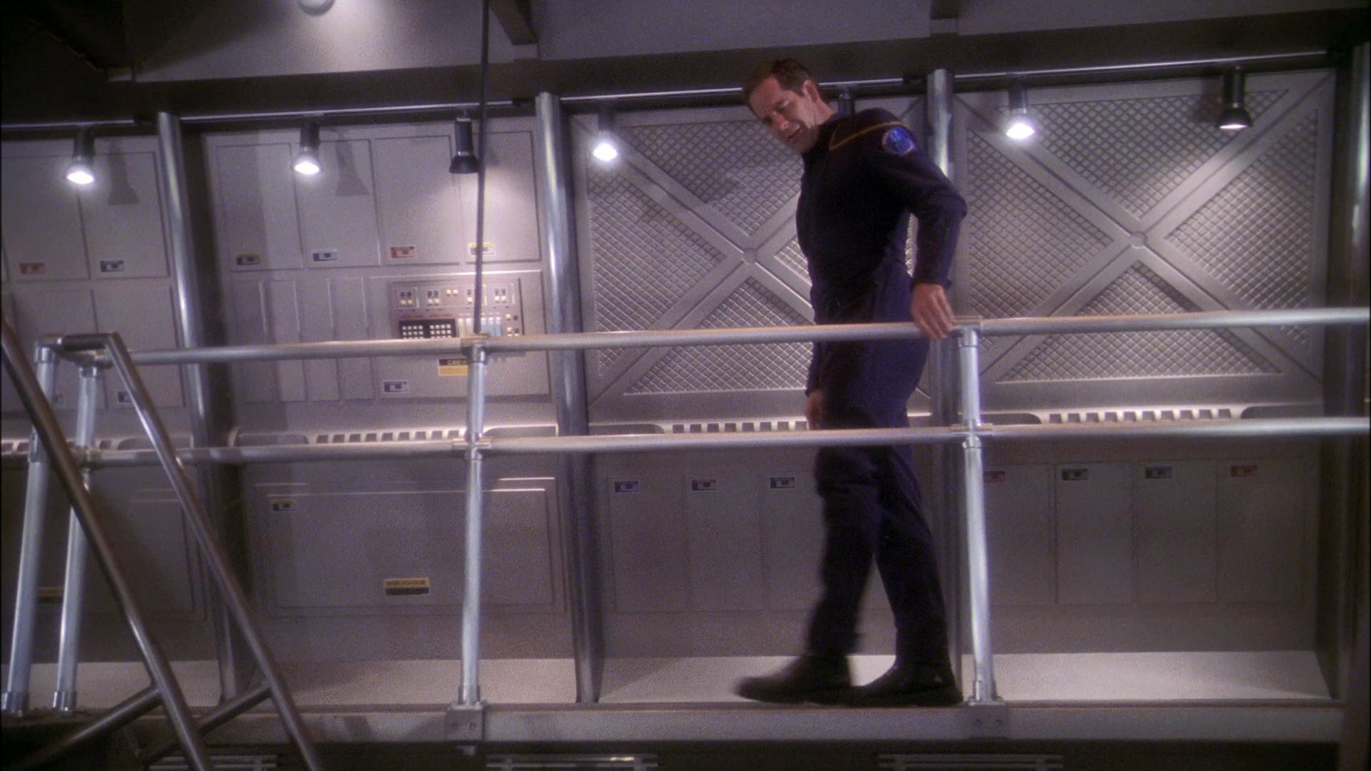 extant_StarTrek_ENT_1x24-DesertCrossing_0375.jpg
