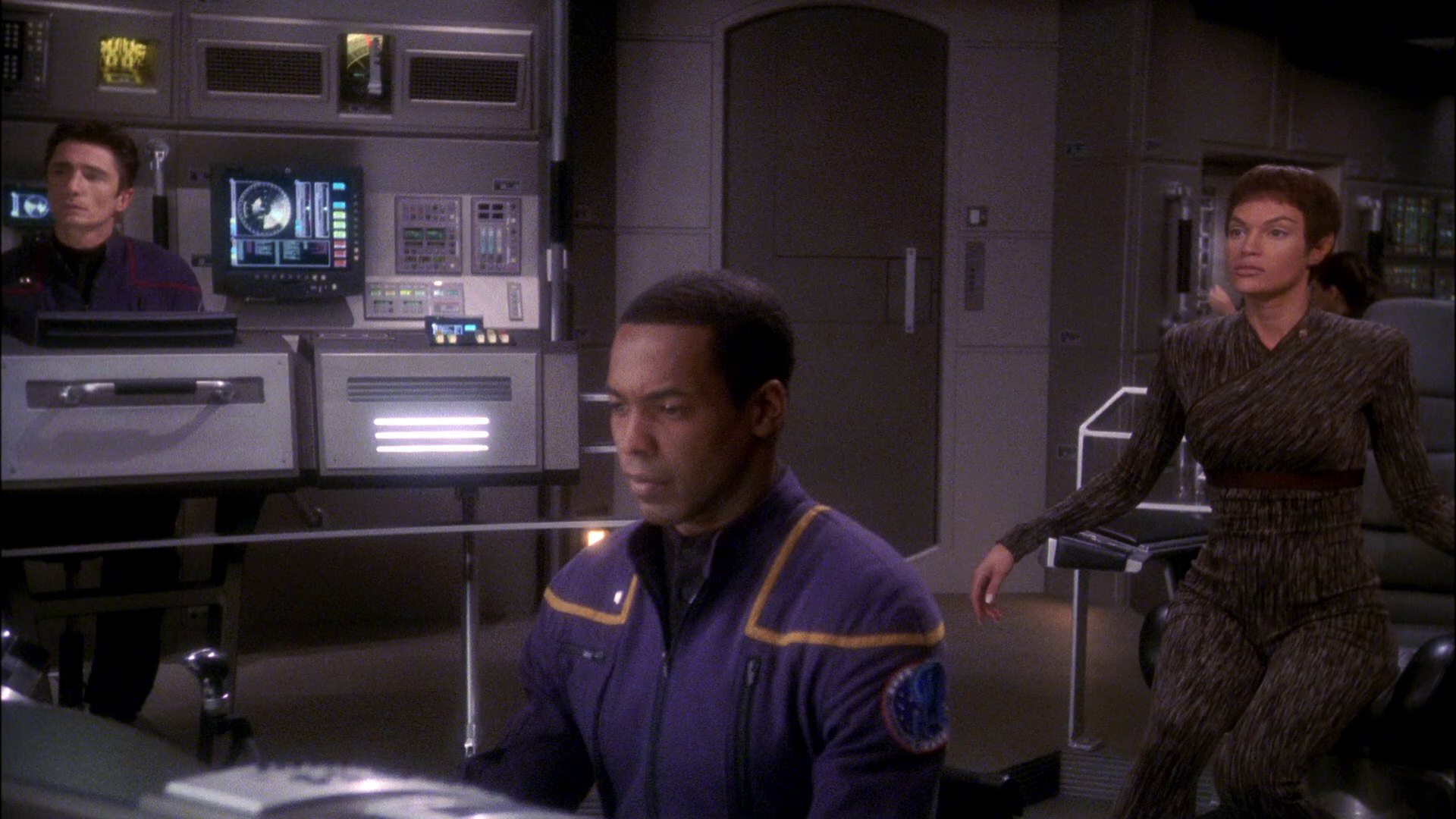extant_StarTrek_ENT_1x24-DesertCrossing_0912.jpg