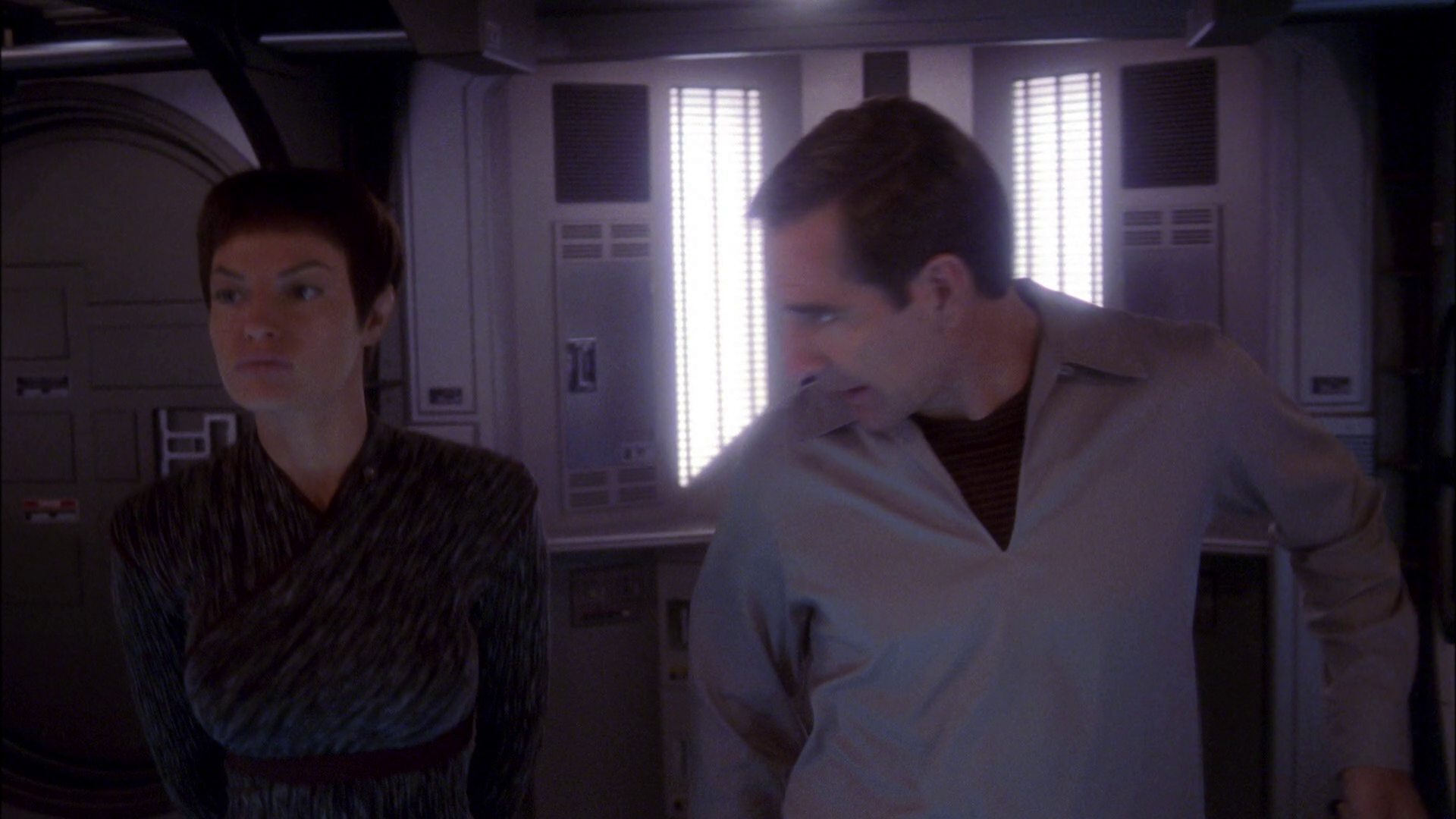 extant_StarTrek_ENT_1x25-TwoDaysAndTwoNights_0038.jpg