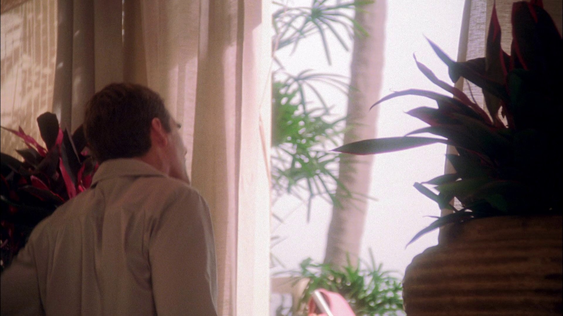 extant_StarTrek_ENT_1x25-TwoDaysAndTwoNights_0552.jpg