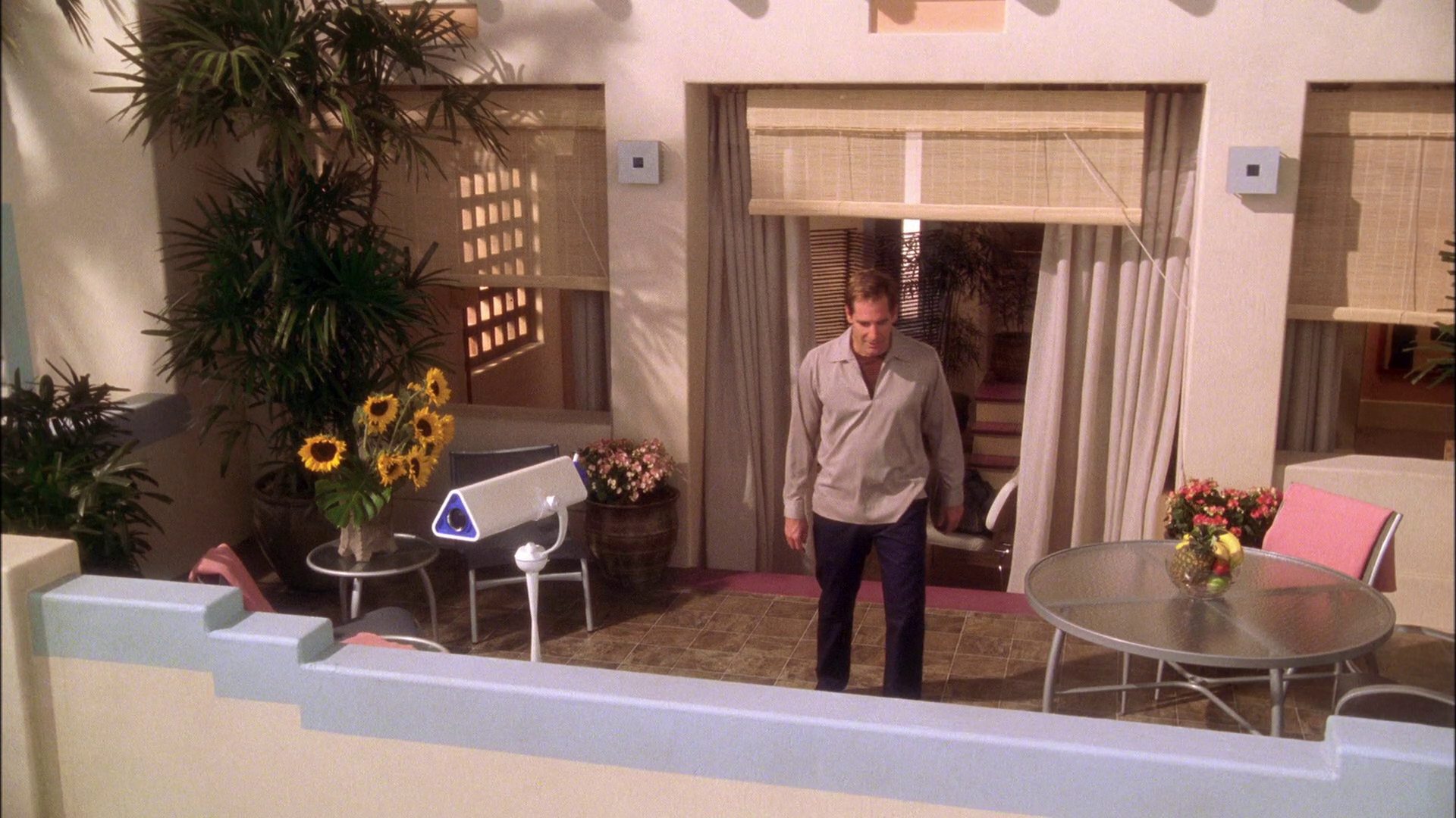extant_StarTrek_ENT_1x25-TwoDaysAndTwoNights_0563.jpg