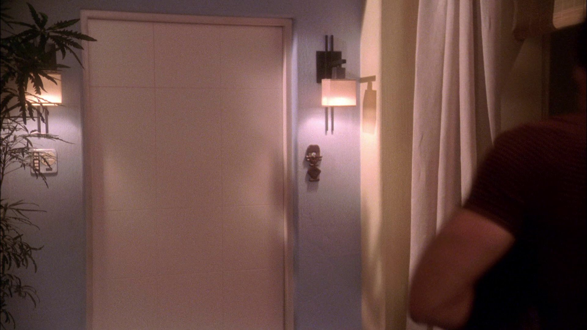 extant_StarTrek_ENT_1x25-TwoDaysAndTwoNights_0802.jpg