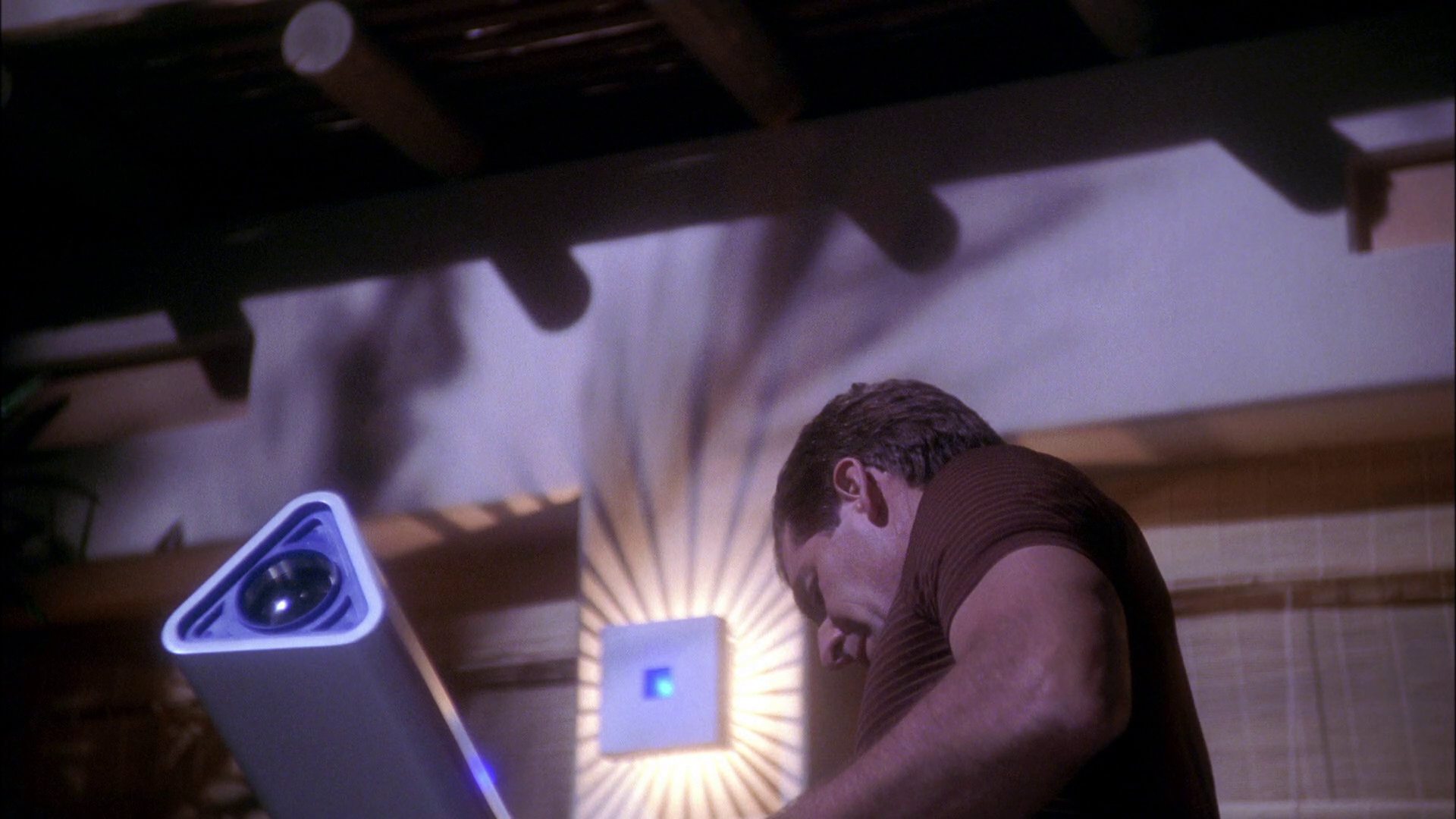 extant_StarTrek_ENT_1x25-TwoDaysAndTwoNights_1390.jpg