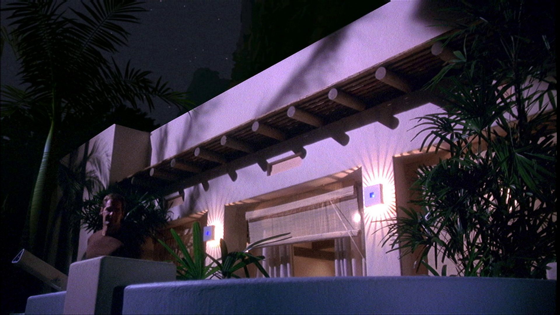 extant_StarTrek_ENT_1x25-TwoDaysAndTwoNights_1395.jpg