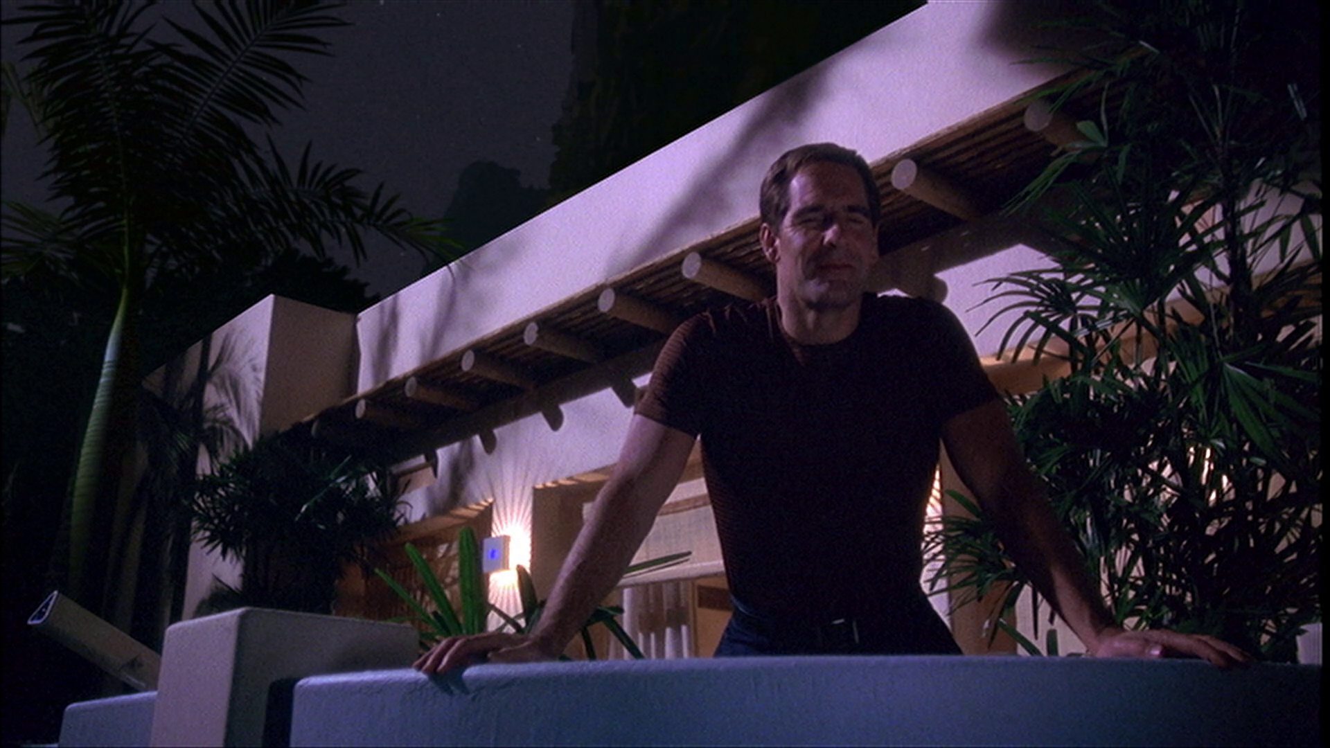 extant_StarTrek_ENT_1x25-TwoDaysAndTwoNights_1405.jpg
