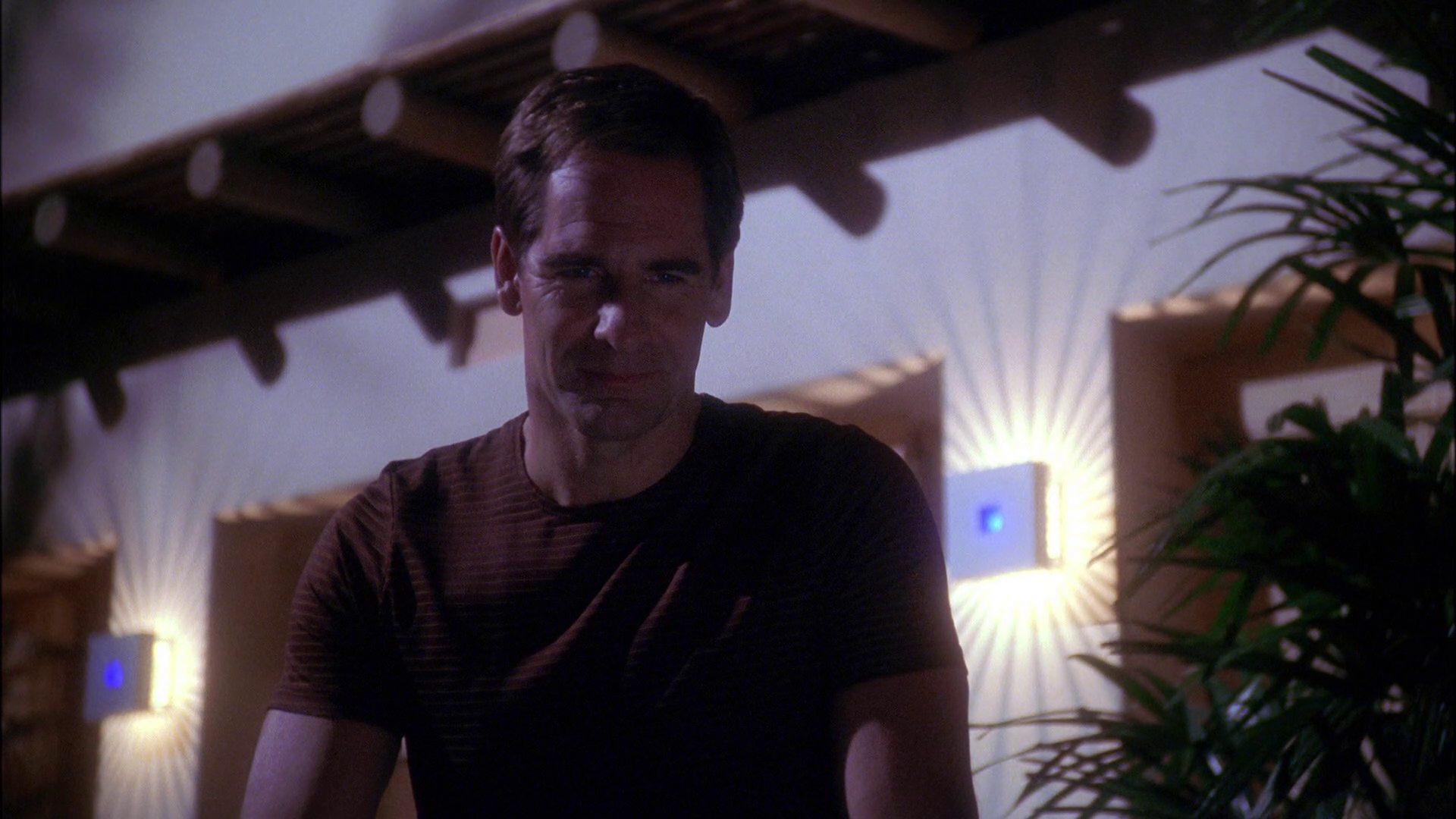 extant_StarTrek_ENT_1x25-TwoDaysAndTwoNights_1414.jpg
