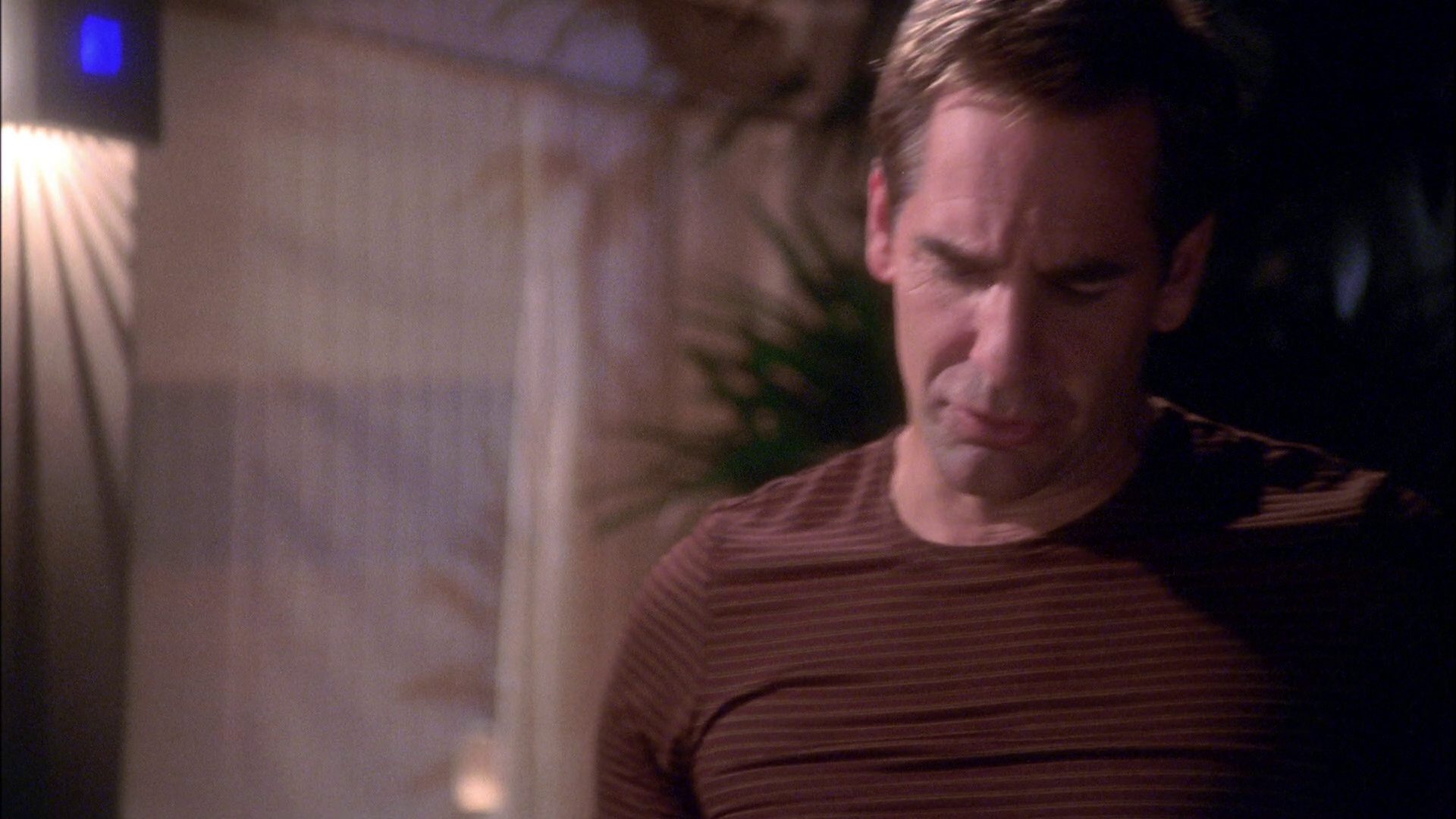 extant_StarTrek_ENT_1x25-TwoDaysAndTwoNights_1475.jpg