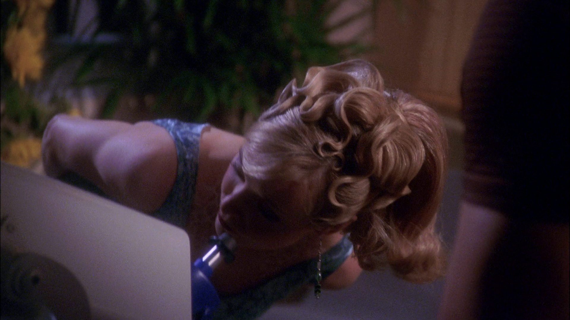 extant_StarTrek_ENT_1x25-TwoDaysAndTwoNights_1483.jpg