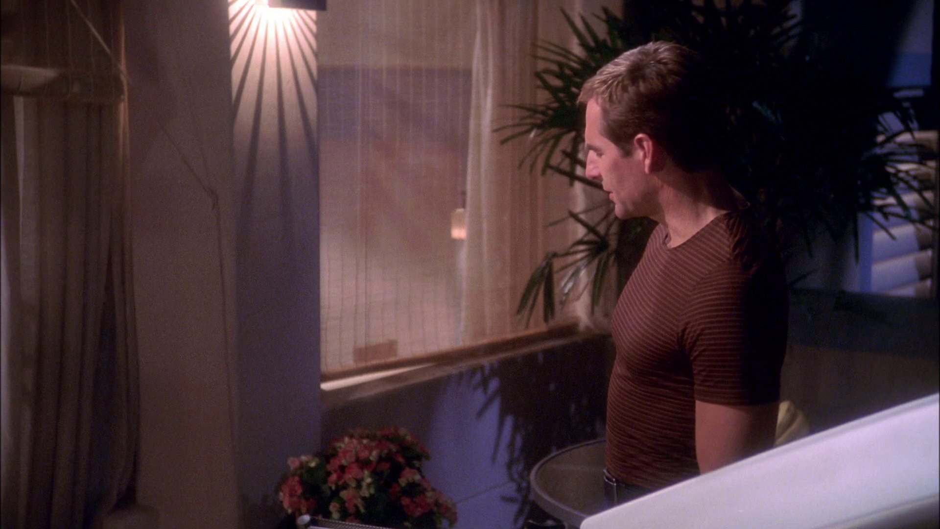 extant_StarTrek_ENT_1x25-TwoDaysAndTwoNights_1543.jpg