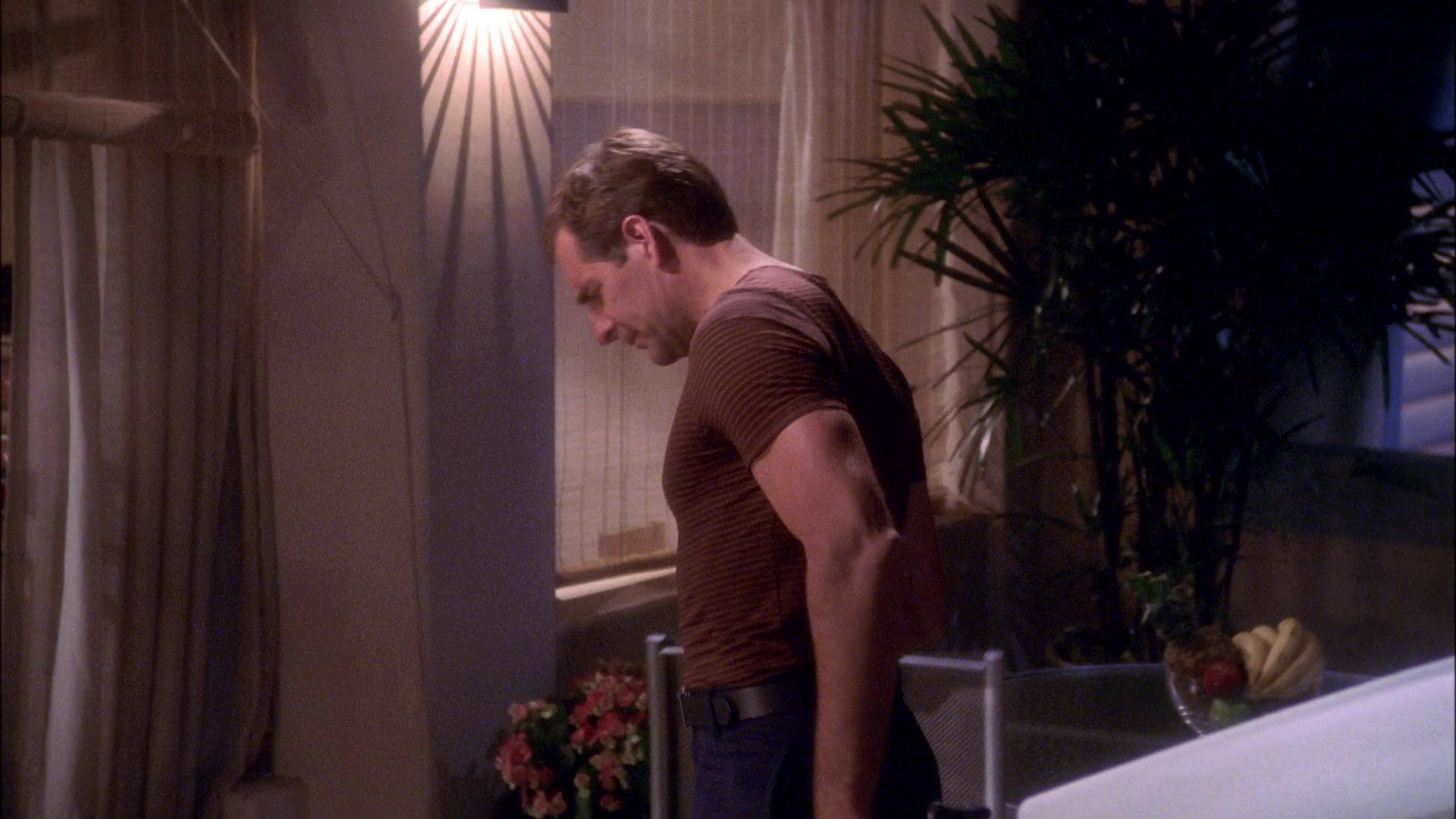 extant_StarTrek_ENT_1x25-TwoDaysAndTwoNights_1545.jpg