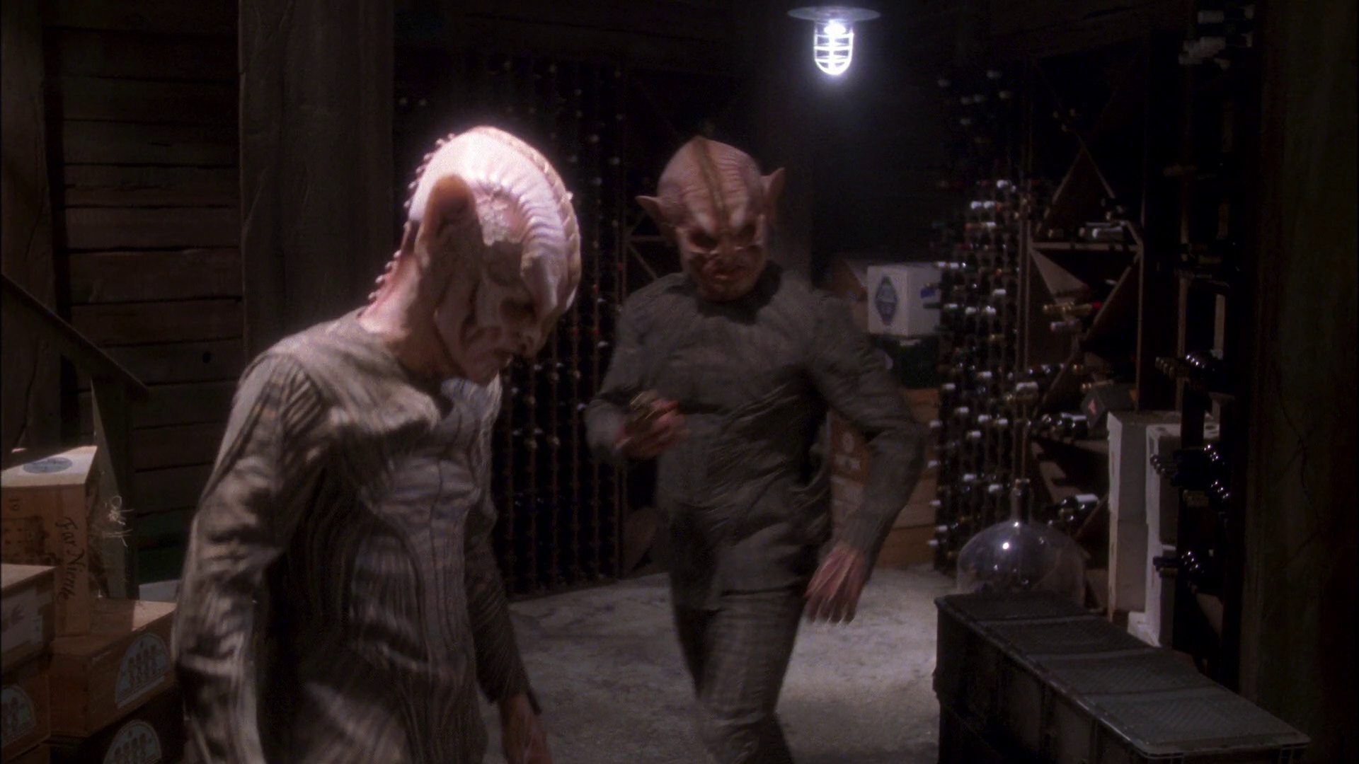 extant_StarTrek_ENT_1x25-TwoDaysAndTwoNights_1739.jpg