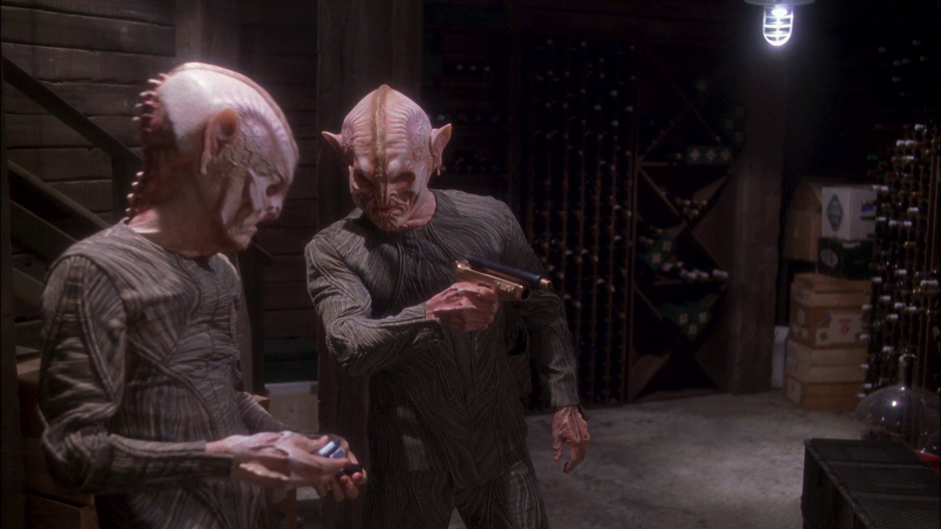 extant_StarTrek_ENT_1x25-TwoDaysAndTwoNights_1769.jpg
