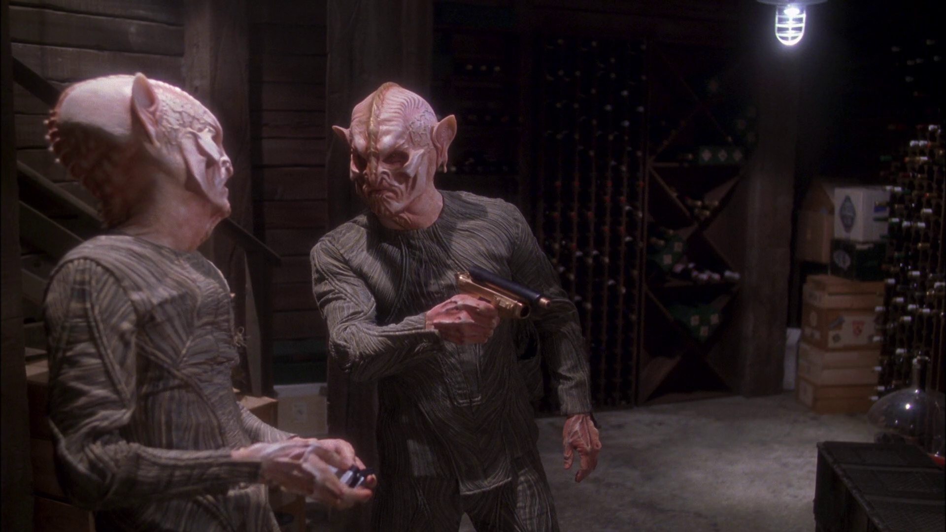 extant_StarTrek_ENT_1x25-TwoDaysAndTwoNights_1770.jpg