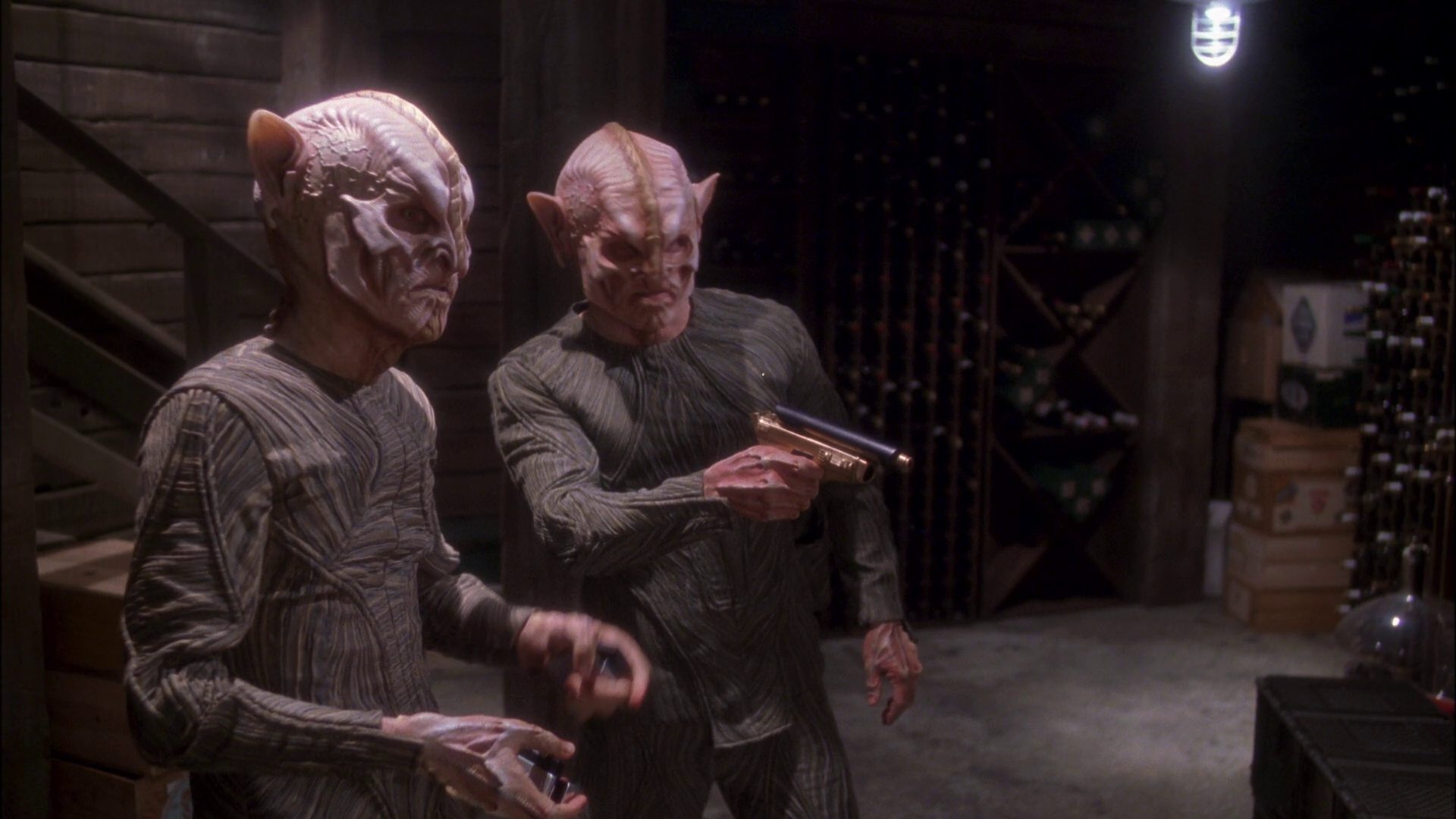 extant_StarTrek_ENT_1x25-TwoDaysAndTwoNights_1776.jpg