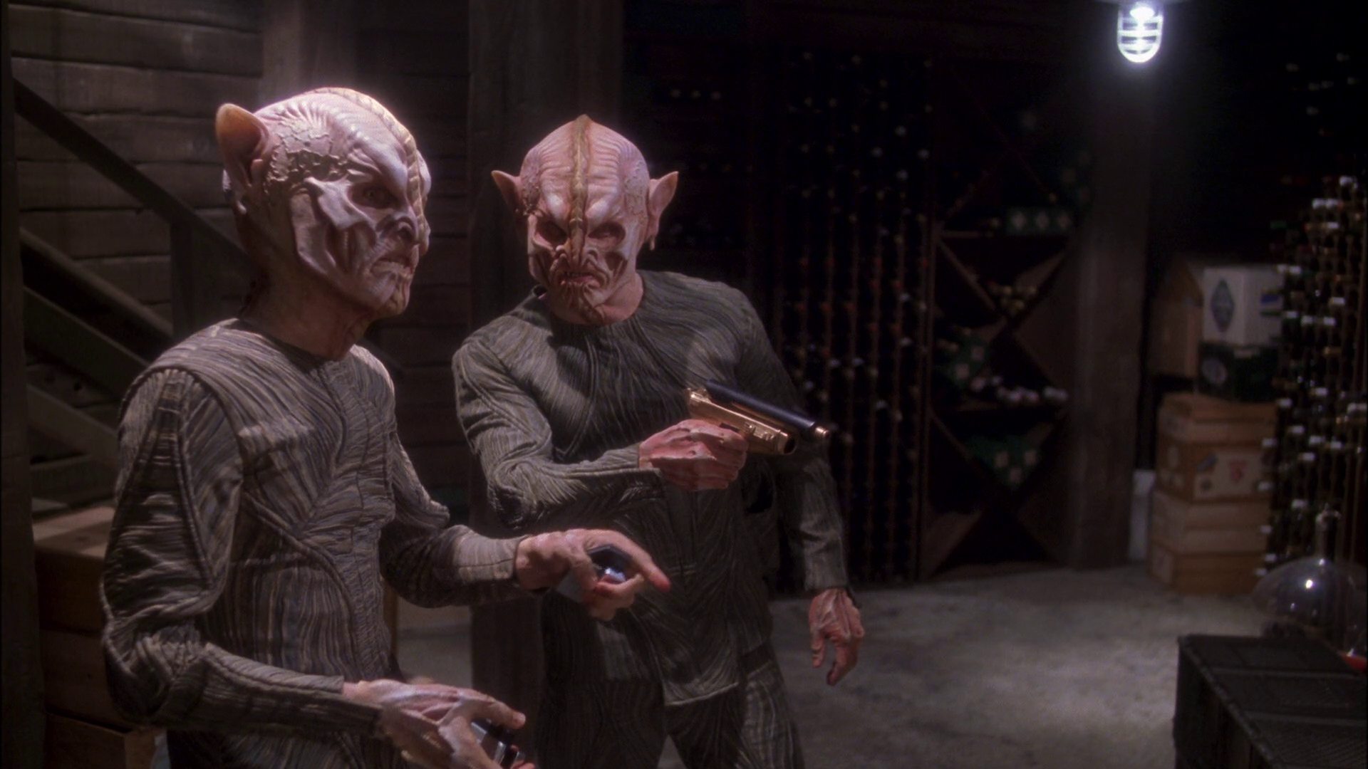extant_StarTrek_ENT_1x25-TwoDaysAndTwoNights_1777.jpg