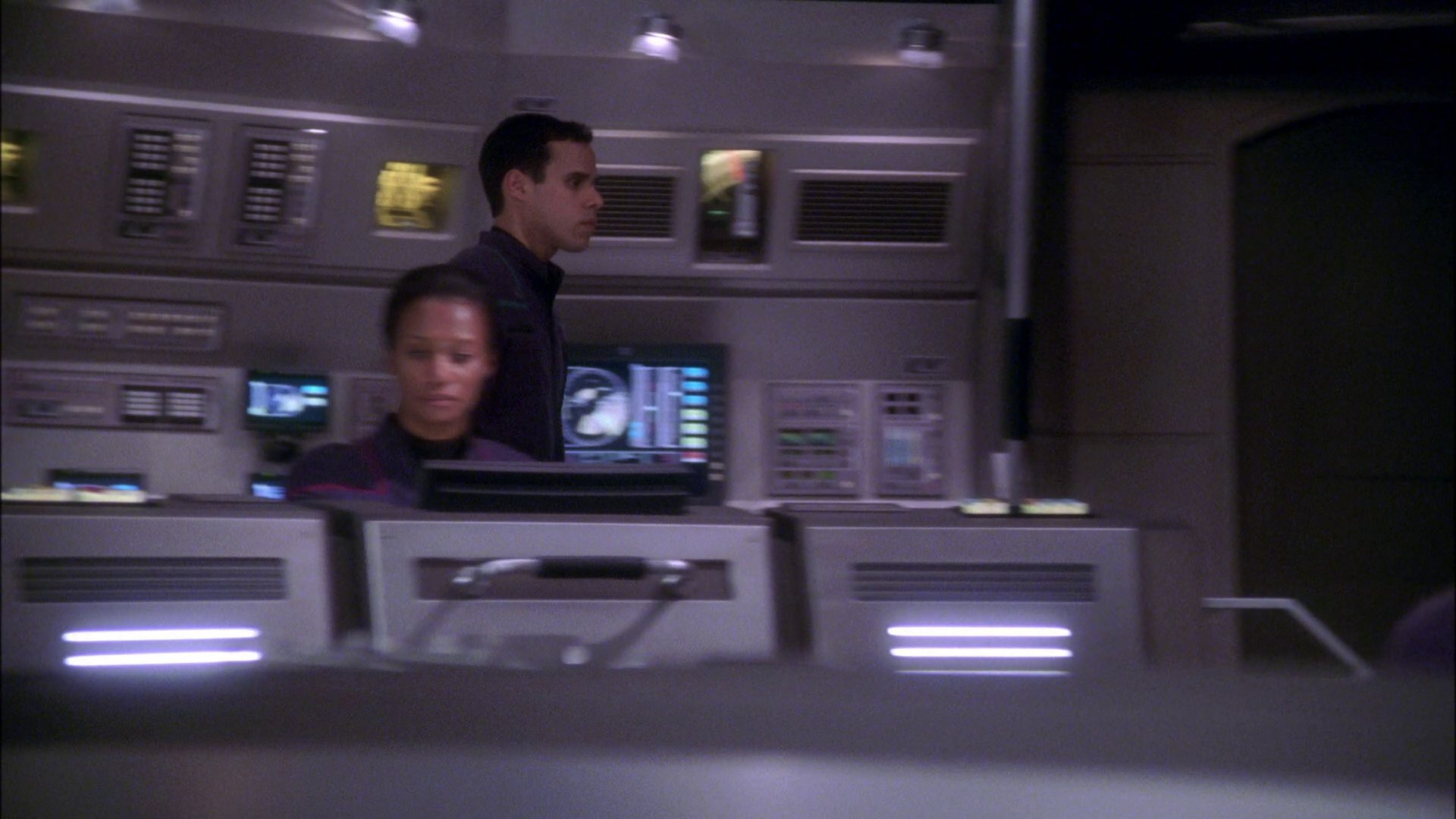 extant_StarTrek_ENT_1x25-TwoDaysAndTwoNights_1799.jpg