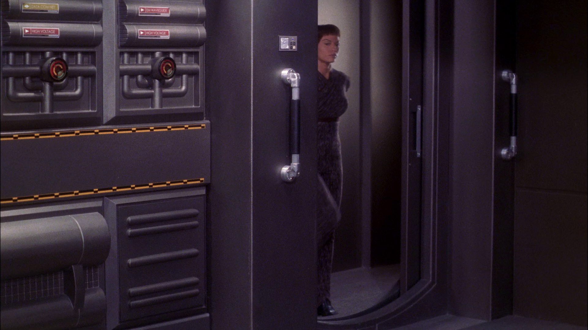 extant_StarTrek_ENT_1x25-TwoDaysAndTwoNights_1840.jpg