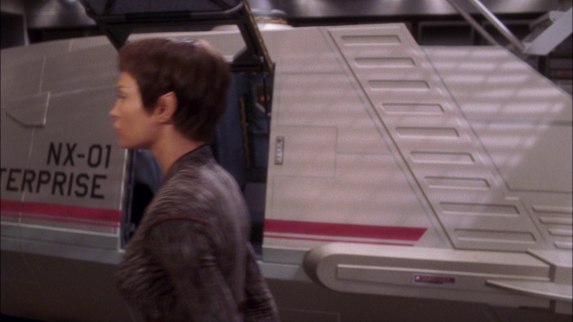 extant_StarTrek_ENT_1x25-TwoDaysAndTwoNights_1926.jpg