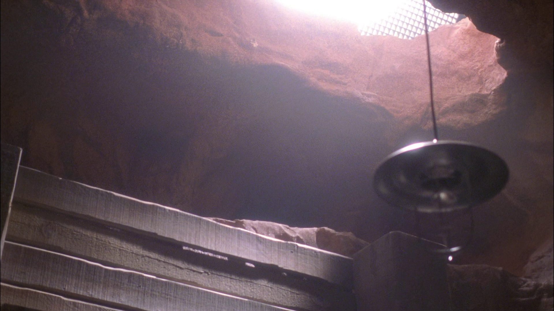 extant_StarTrek_ENT_1x25-TwoDaysAndTwoNights_1928.jpg