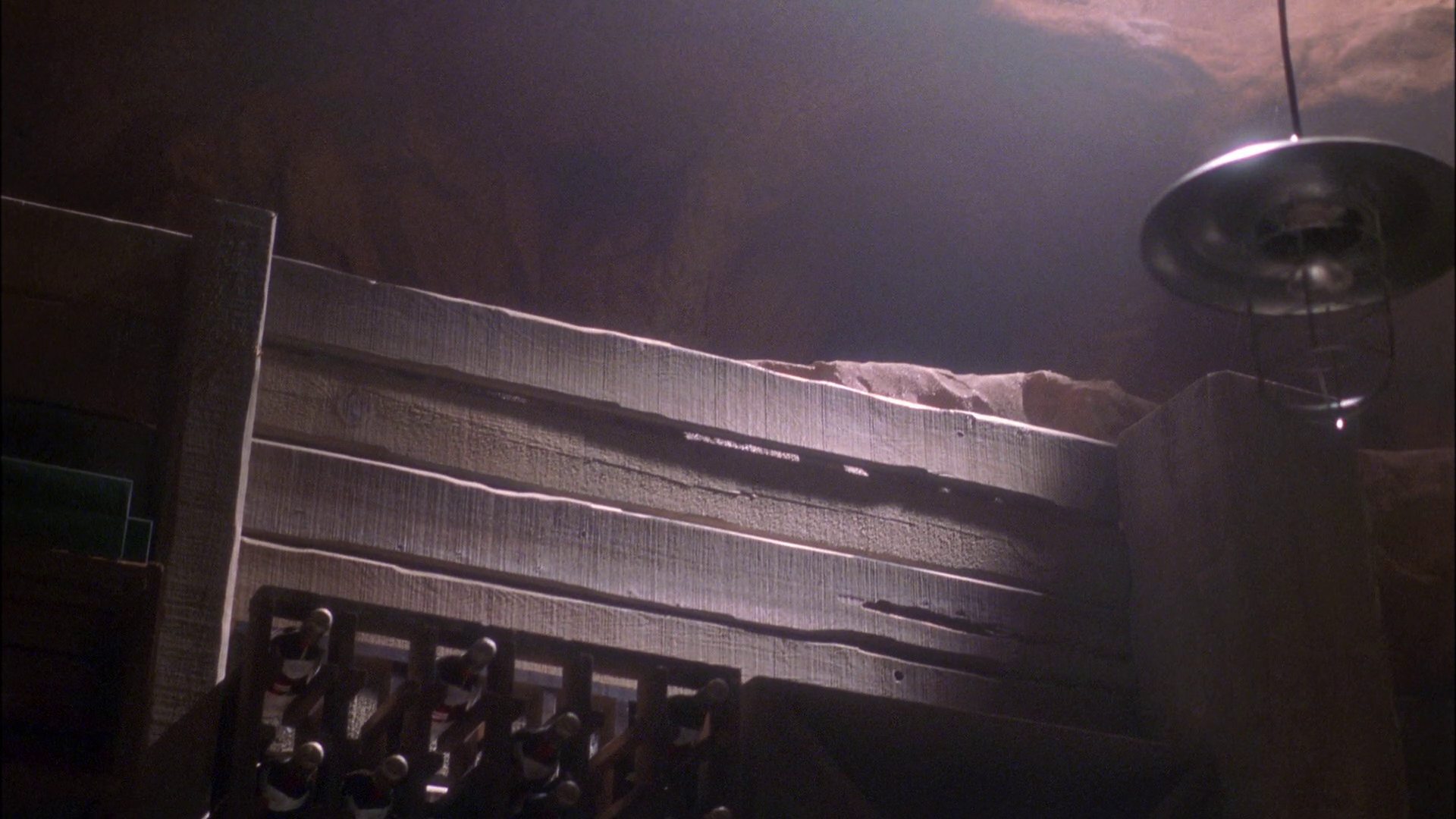 extant_StarTrek_ENT_1x25-TwoDaysAndTwoNights_1932.jpg