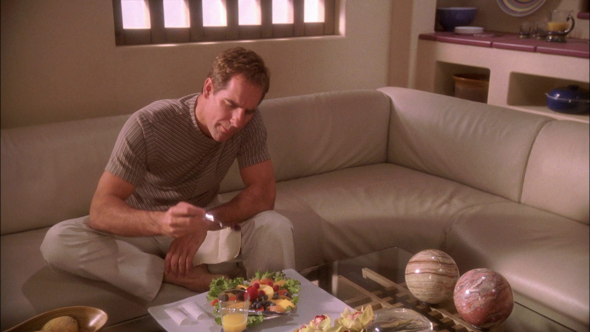extant_StarTrek_ENT_1x25-TwoDaysAndTwoNights_2305.jpg