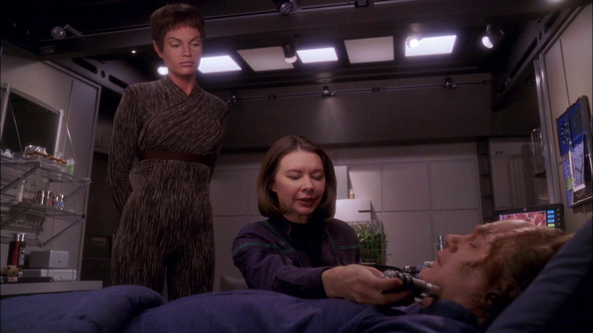 extant_StarTrek_ENT_1x25-TwoDaysAndTwoNights_2496.jpg