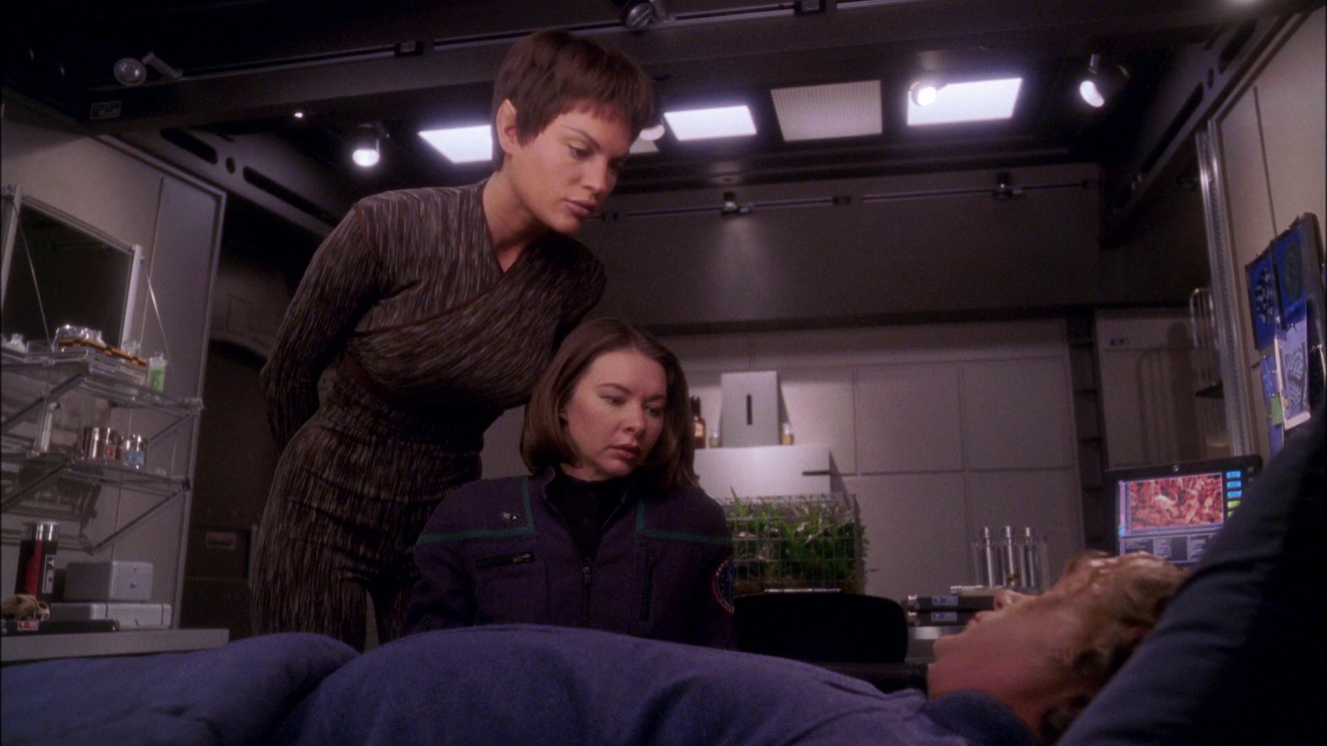 extant_StarTrek_ENT_1x25-TwoDaysAndTwoNights_2532.jpg