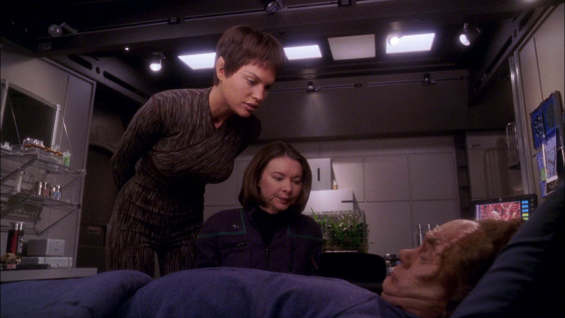 extant_StarTrek_ENT_1x25-TwoDaysAndTwoNights_2534.jpg