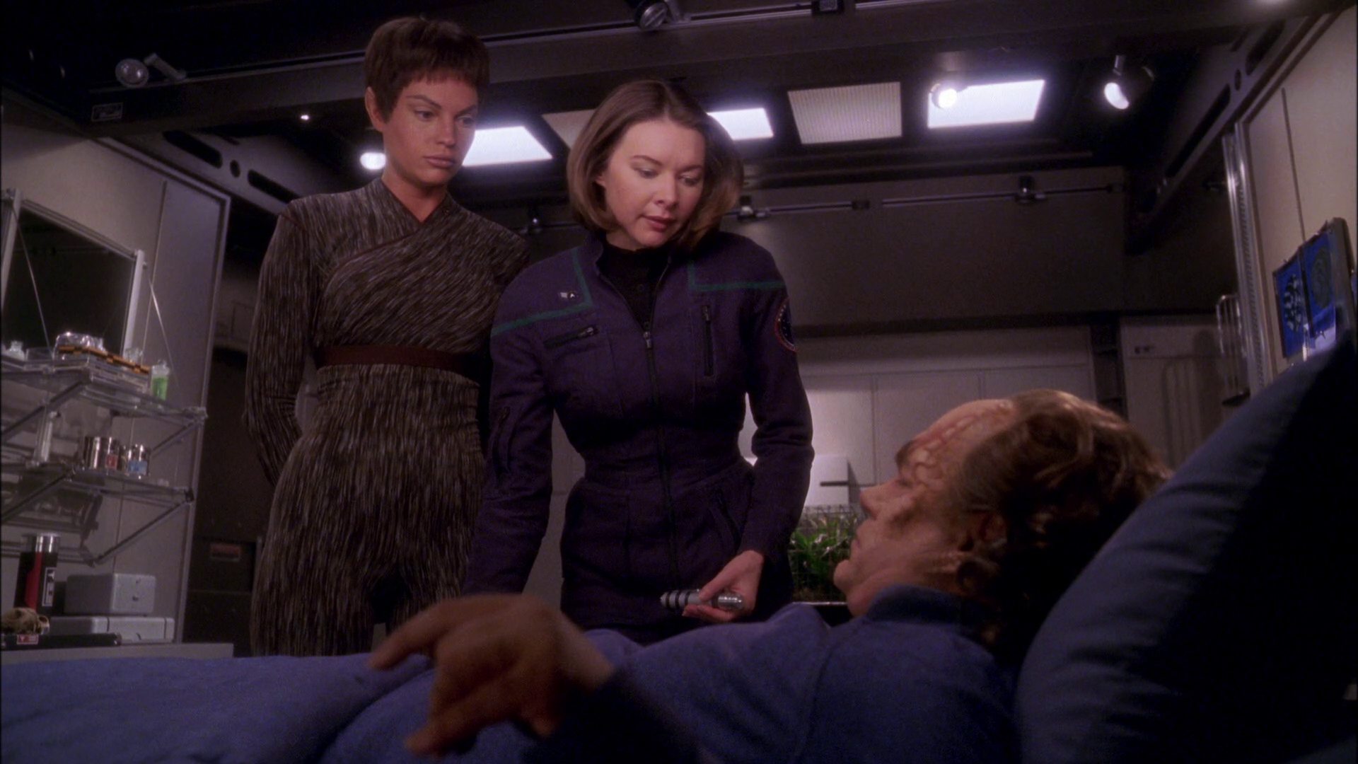 extant_StarTrek_ENT_1x25-TwoDaysAndTwoNights_2588.jpg