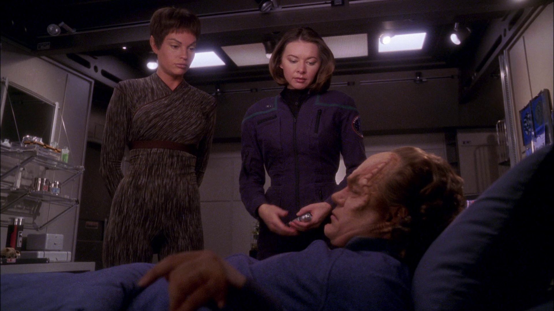 extant_StarTrek_ENT_1x25-TwoDaysAndTwoNights_2590.jpg