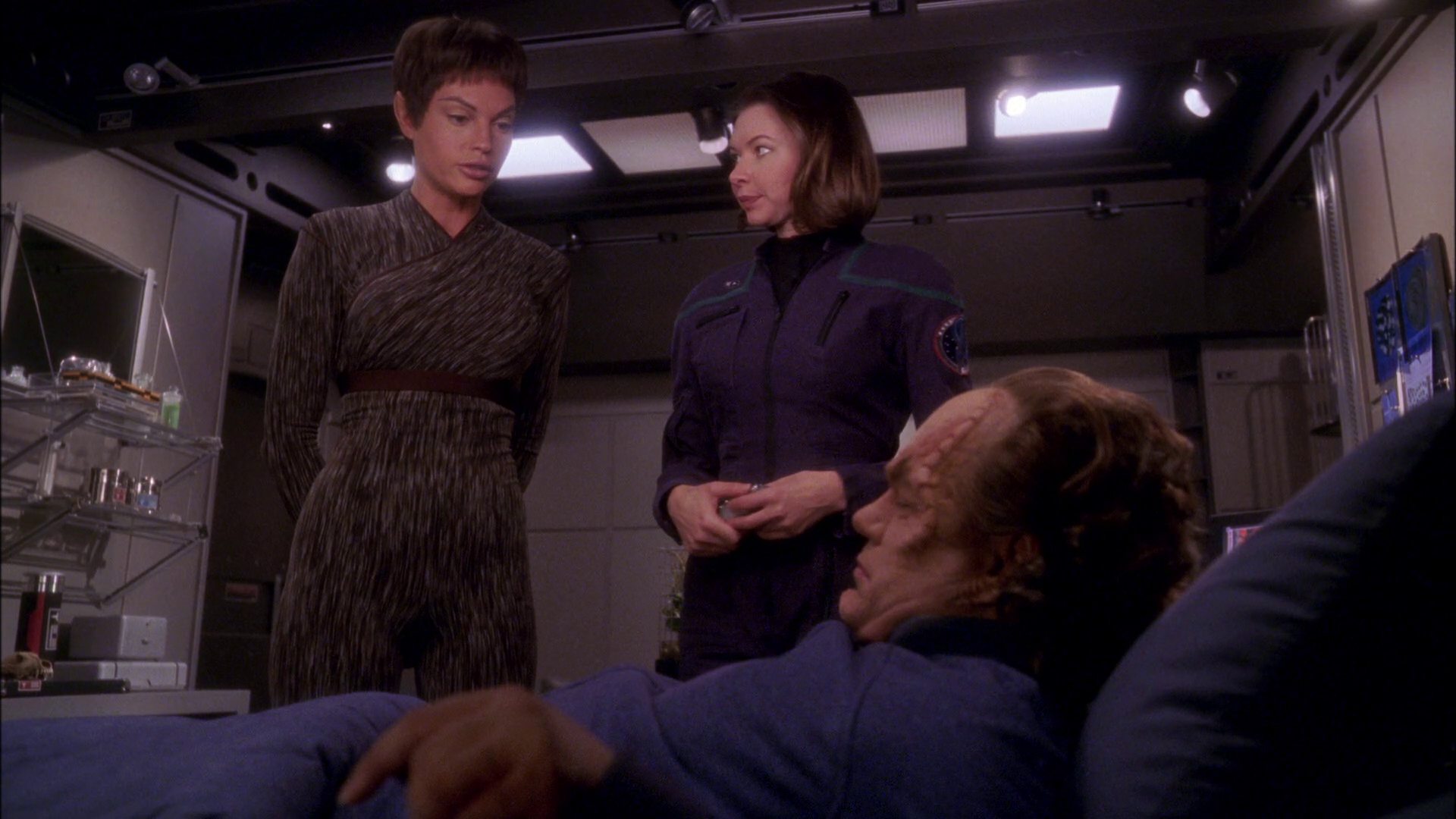 extant_StarTrek_ENT_1x25-TwoDaysAndTwoNights_2592.jpg
