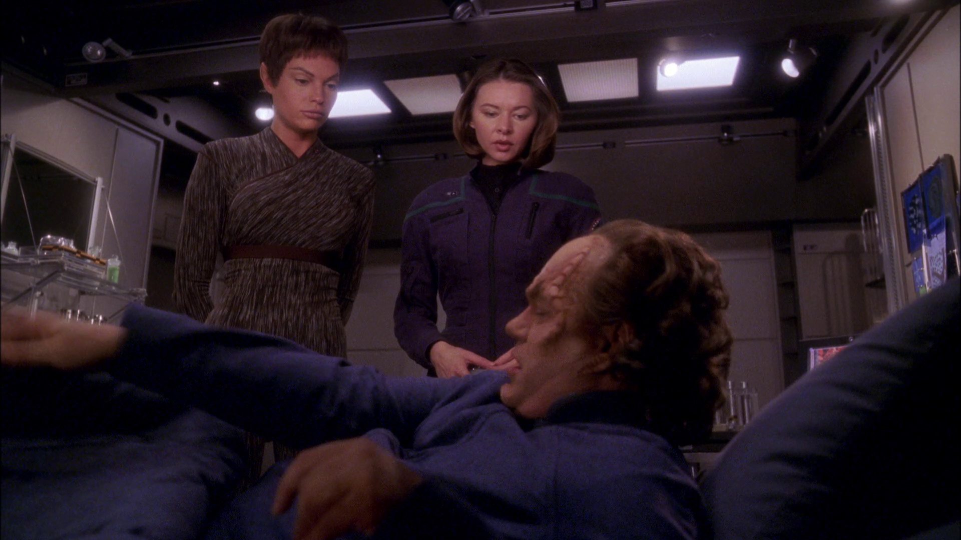extant_StarTrek_ENT_1x25-TwoDaysAndTwoNights_2596.jpg