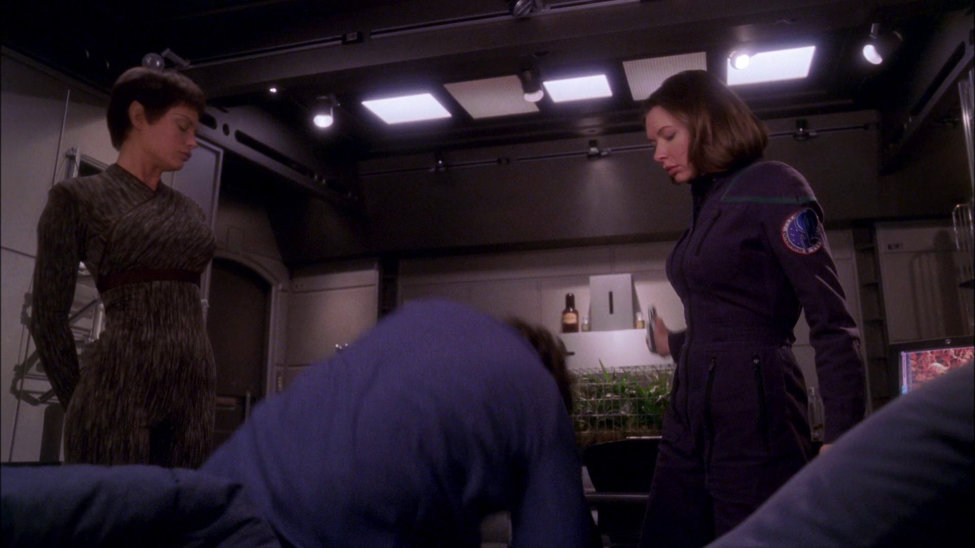 extant_StarTrek_ENT_1x25-TwoDaysAndTwoNights_2600.jpg