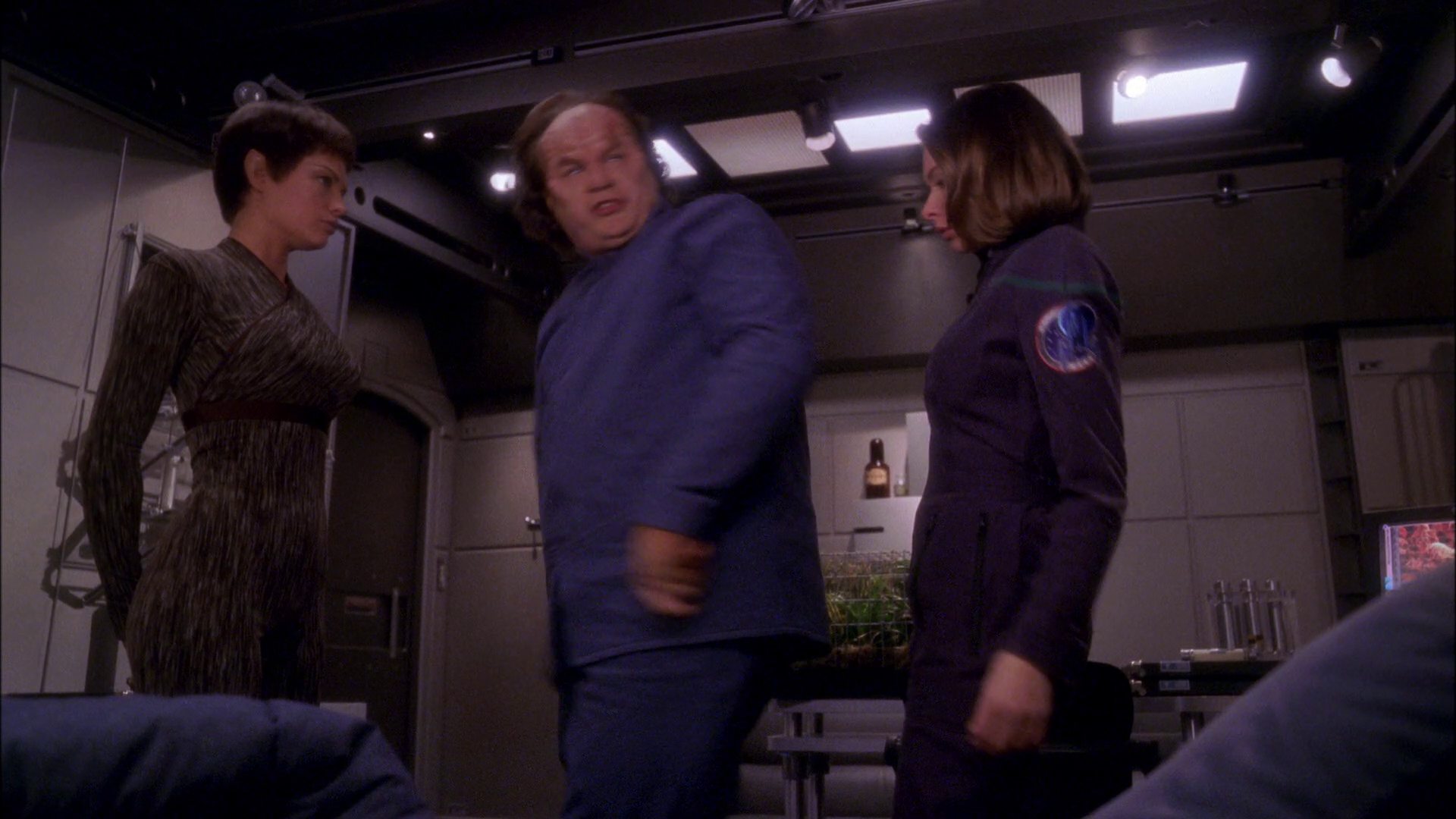 extant_StarTrek_ENT_1x25-TwoDaysAndTwoNights_2601.jpg