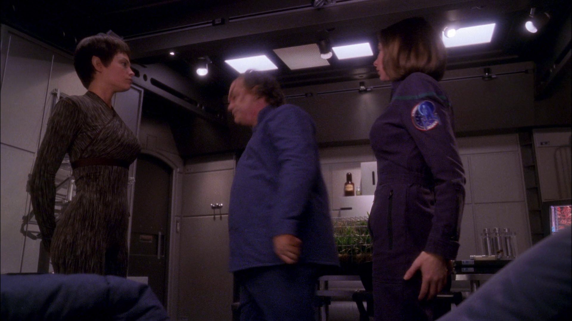 extant_StarTrek_ENT_1x25-TwoDaysAndTwoNights_2602.jpg