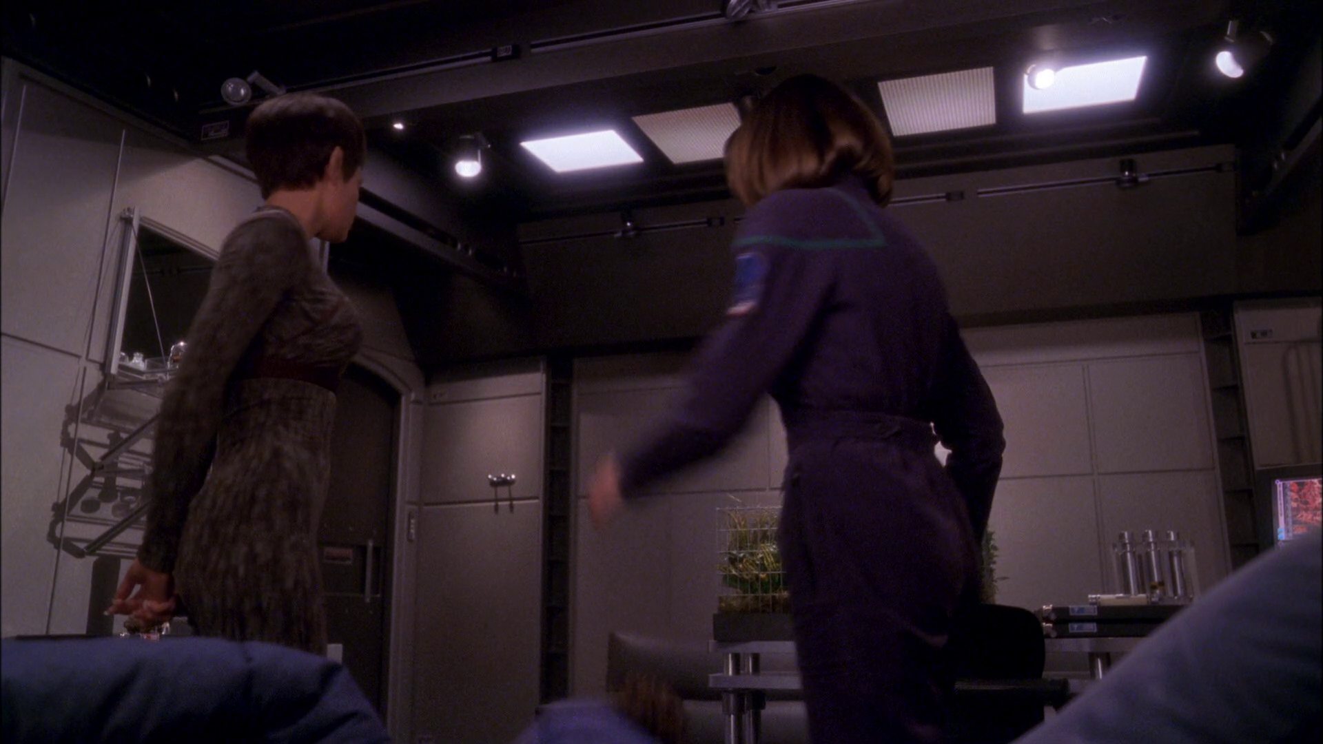 extant_StarTrek_ENT_1x25-TwoDaysAndTwoNights_2603.jpg