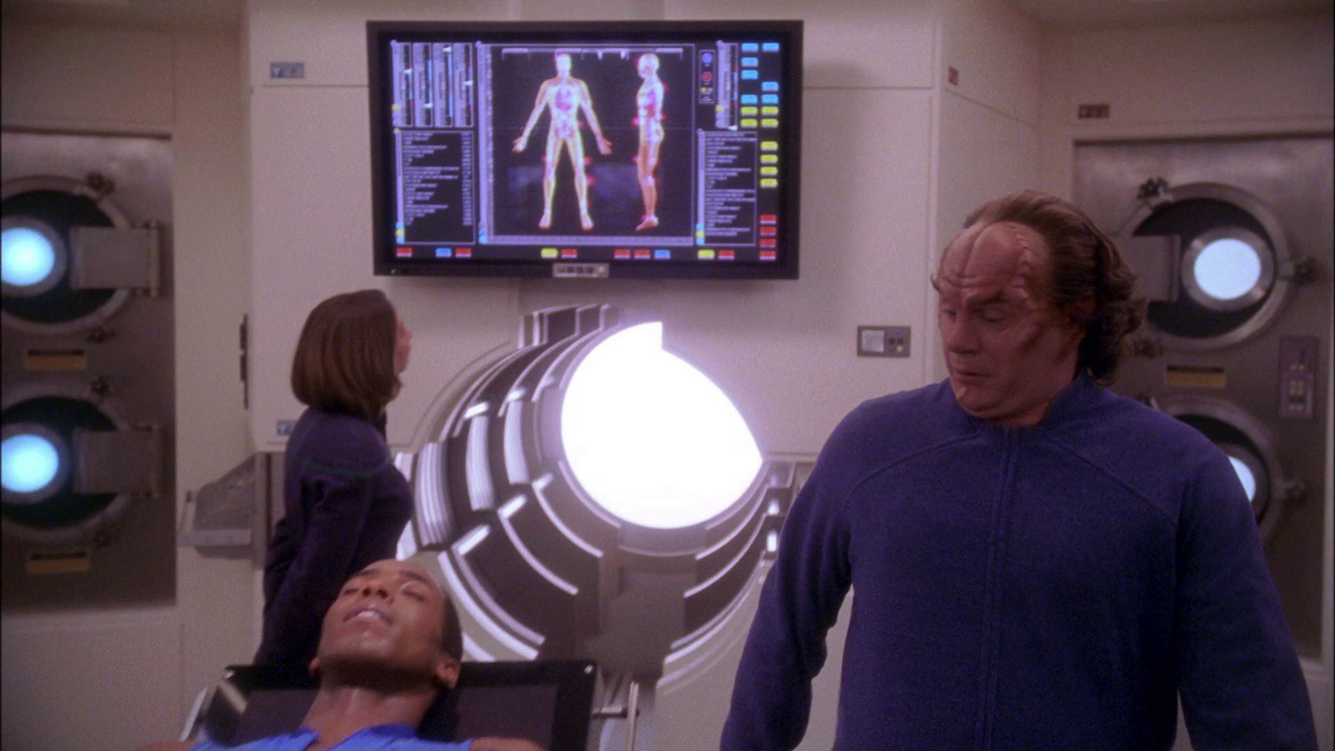 extant_StarTrek_ENT_1x25-TwoDaysAndTwoNights_2625.jpg