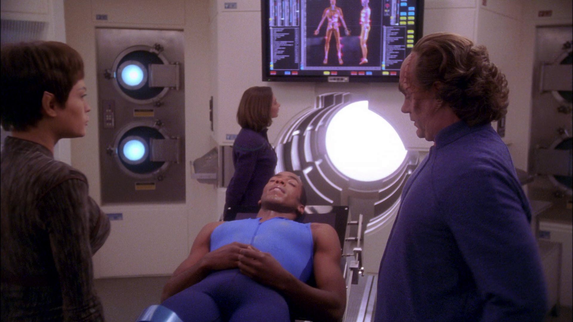 extant_StarTrek_ENT_1x25-TwoDaysAndTwoNights_2627.jpg